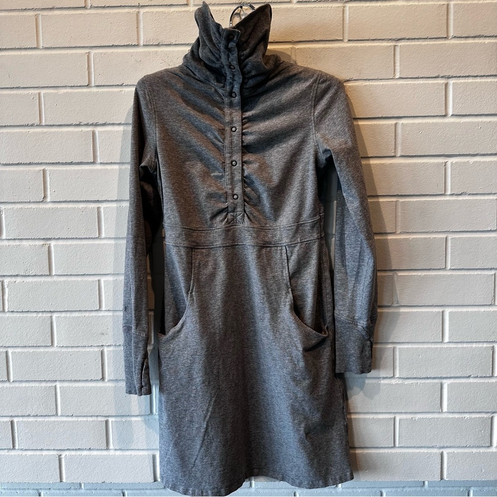 Athleta t-shirt snap-neck tunic